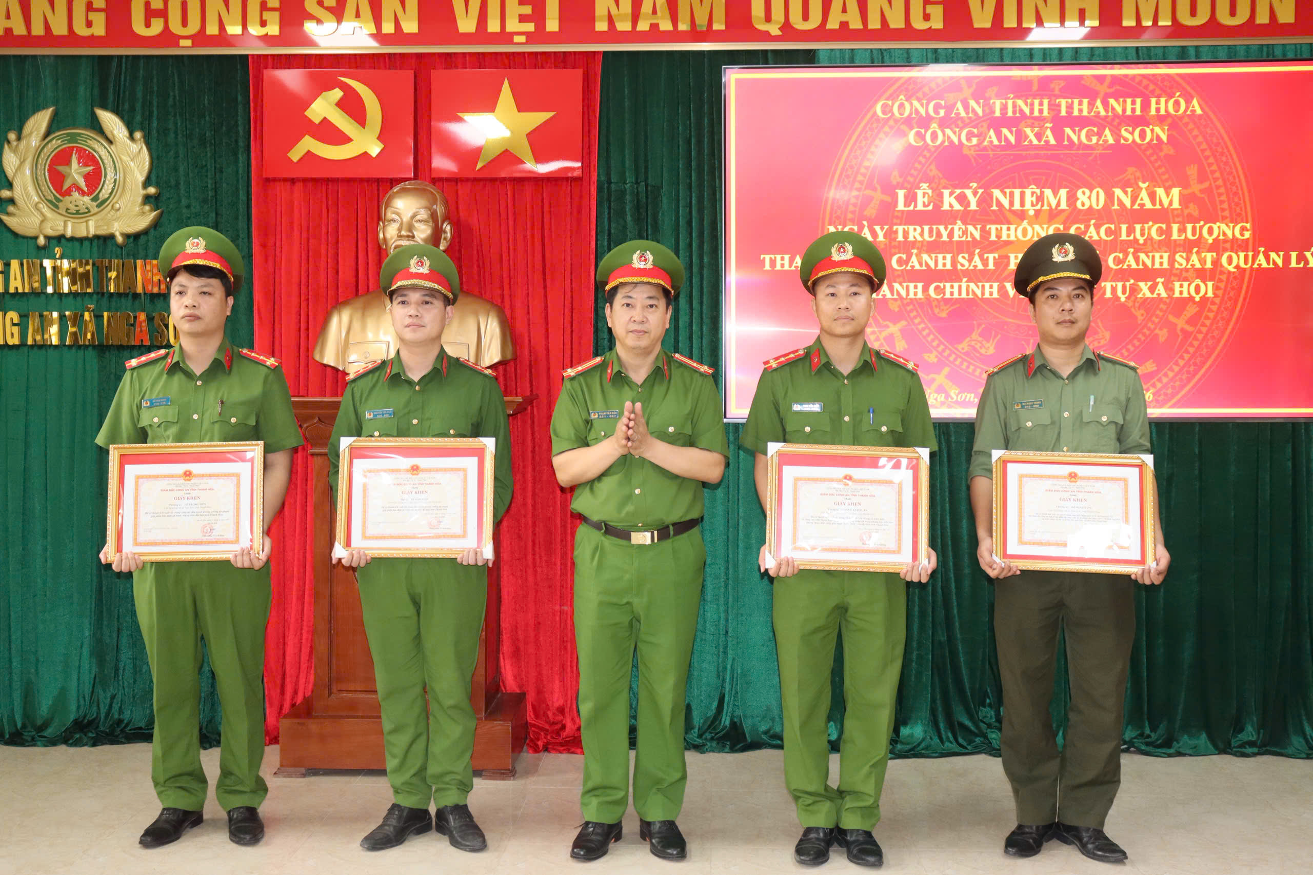 Anh-tin-bai